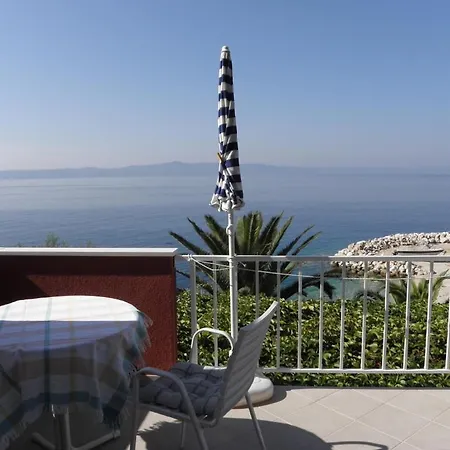 Beachfront Caklje Podgora (Split-Dalmatia)
