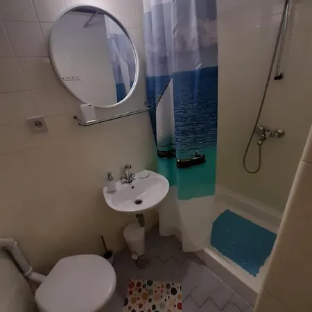 Beachfront Caklje Apartamento