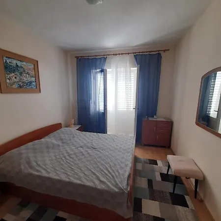 Beachfront Caklje Apartamento
